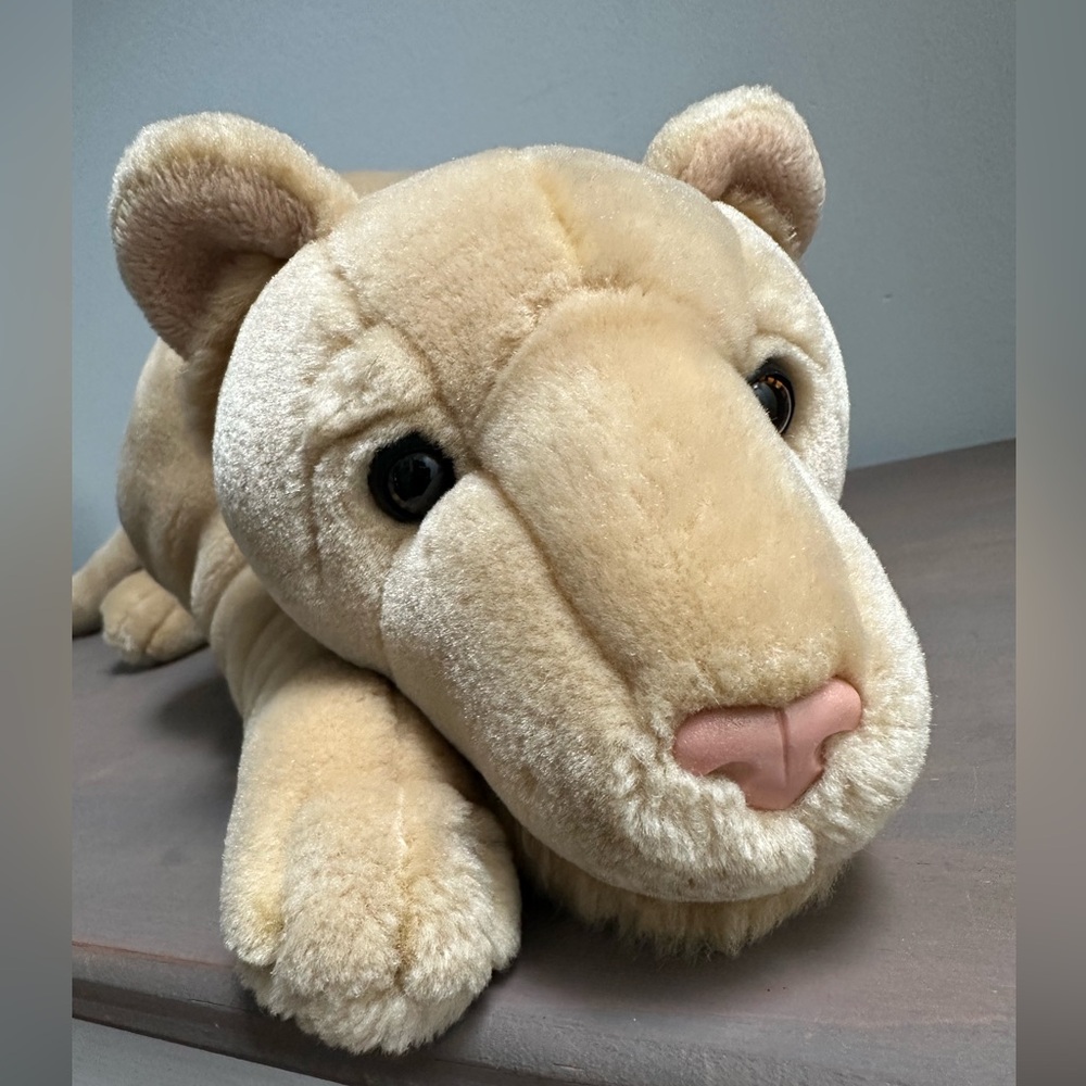 THE FIELD MUSEUM Large size Plush Cream Lioness Stuffed Animal